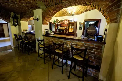 Hol lub bar w obiekcie Dwór Stary Chotów