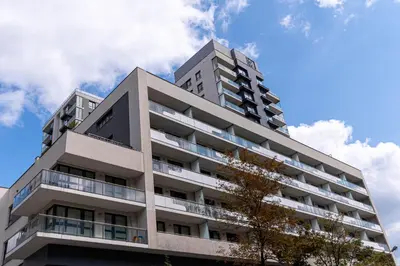 Budynek, w którym mieści się apartament