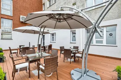 Patio lub wspólna przestrzeń na świeżym powietrzu w obiekcie Hotel Weneda