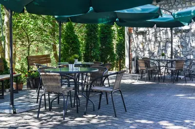 Restauracja lub miejsce do jedzenia w obiekcie KAMION Ośrodek Wypoczynkowy