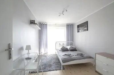 Łóżko lub łóżka w pokoju w obiekcie Stanisława Dubois 29, Wrocław