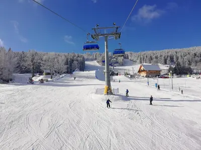 Obiekt Ośrodek Wypoczynkowy Pod Dębem zimą