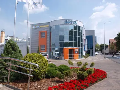 Budynek, w którym mieści się hotel