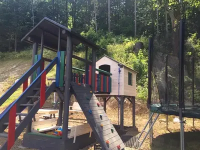 Plac zabaw dla dzieci w obiekcie Zlote Modrzewie