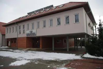 Budynek, w którym mieści się hotel