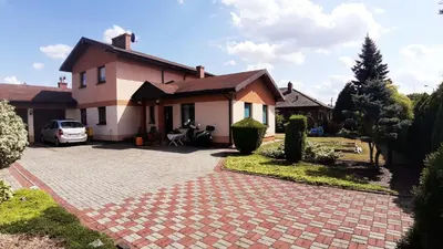 Budynek, w którym mieści się willa