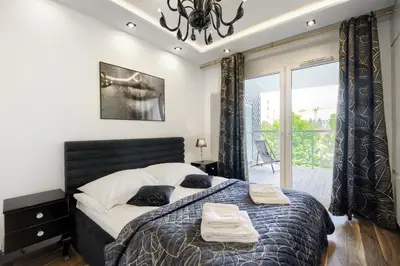 Łóżko lub łóżka w pokoju w obiekcie About Art Apartments - Sikorskiego