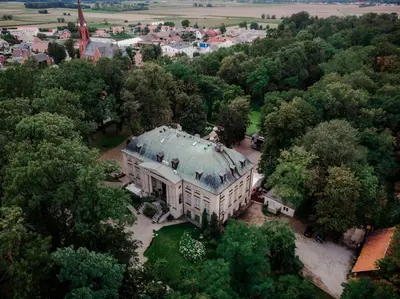 Widok z lotu ptaka na obiekt Pałac Pakosław