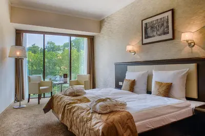 Łóżko lub łóżka w pokoju w obiekcie Hotel Trzebnica