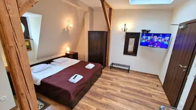 Łóżko lub łóżka w pokoju w obiekcie Hotel Charlotta
