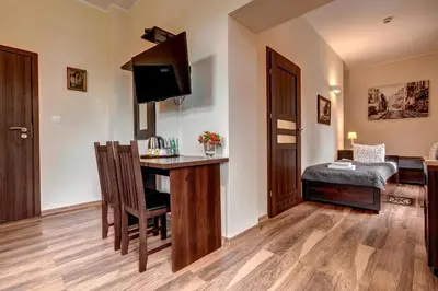 Łóżko lub łóżka w pokoju w obiekcie Hotel Charlotta