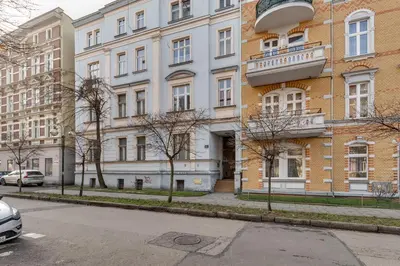 Budynek, w którym mieści się apartament