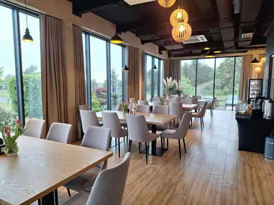 Restauracja lub miejsce do jedzenia w obiekcie Hotel Aviator