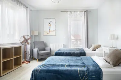 Łóżko lub łóżka w pokoju w obiekcie APARTAMENTY 