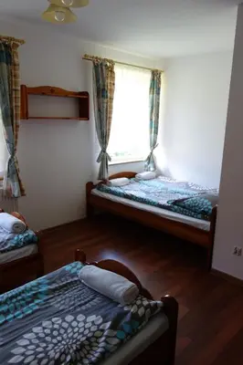 Łóżko lub łóżka w pokoju w obiekcie Dom Pod Siódemką