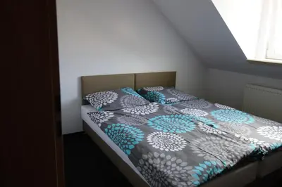 Łóżko lub łóżka w pokoju w obiekcie Dom Pod Siódemką