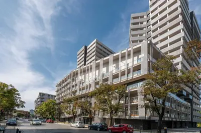 Budynek, w którym mieści się apartament