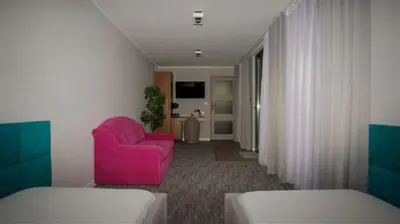 Telewizja i/lub zestaw kina domowego w obiekcie Hotelik B&B Pod Dębami
