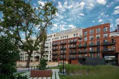 Budynek, w którym mieści się apartament