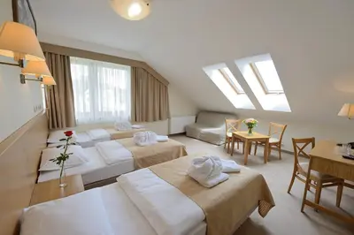 Łóżko lub łóżka w pokoju w obiekcie Hotel Alpejski