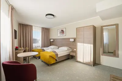 Łóżko lub łóżka w pokoju w obiekcie Hotel Bielany