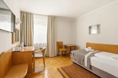 Łóżko lub łóżka w pokoju w obiekcie Hotel Bielany