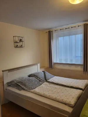 Łóżko lub łóżka w pokoju w obiekcie Apartamenty Bystrzycka - Bliżej Zdroju