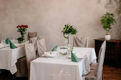Restauracja lub miejsce do jedzenia w obiekcie Restauracja Perła