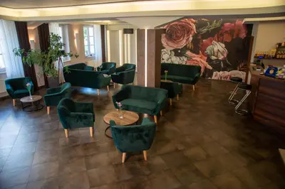 Część wypoczynkowa w obiekcie Centrum Restauracyjno-Hotelowe Florres
