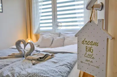 Łóżko lub łóżka w pokoju w obiekcie Apartament Dzień dobry