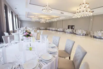 Restauracja lub miejsce do jedzenia w obiekcie Malinowy Dwór Wieluń