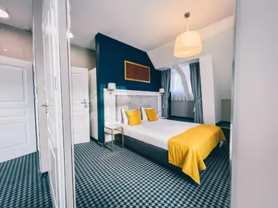 Łóżko lub łóżka w pokoju w obiekcie Hotel Villa Art Novis Wrocław Centrum