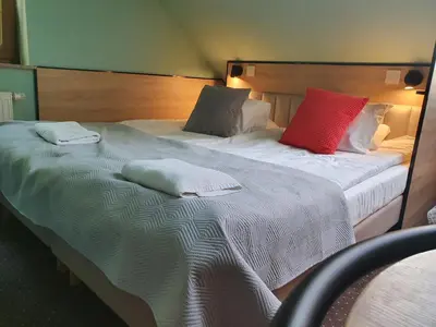 Łóżko lub łóżka w pokoju w obiekcie Chata nad Sztolnią