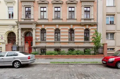 Budynek, w którym mieści się apartament