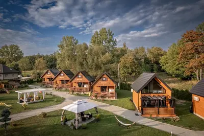 Ogród w obiekcie Osada Widok na Góry - Dwa domki z Jacuzzi na wyłączność