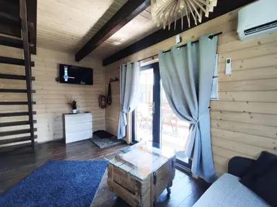 Telewizja i/lub zestaw kina domowego w obiekcie Osada Widok na Góry - Dwa domki z Jacuzzi na wyłączność