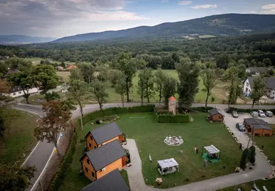 Przyroda w pobliżu tego domu w stylu alpejskim