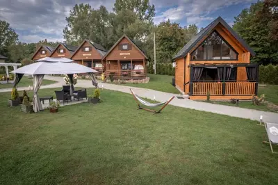 Ogród w obiekcie Osada Widok na Góry - Dwa domki z Jacuzzi na wyłączność