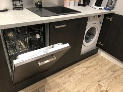 Kuchnia lub aneks kuchenny w obiekcie Apartmanet FLAMING z balkonem, darmowe parkowanie, naprzeciw PKP i PKS, doba hotelowa aż do 12tej, FV, self check in