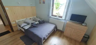 Telewizja i/lub zestaw kina domowego w obiekcie Pokoje Przy Polanie