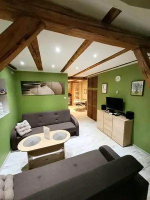 Telewizja i/lub zestaw kina domowego w obiekcie Apartament Zielony Zakątek