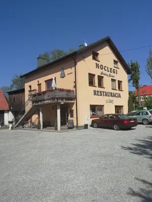Budynek, w którym mieści się gospodarstwo agroturystyczne