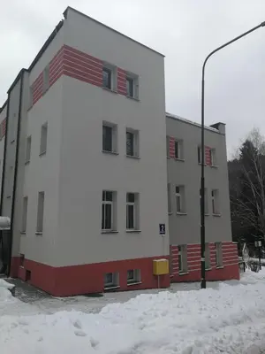 Obiekt Apartament Parkowy zimą