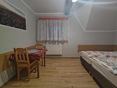 Łóżko lub łóżka w pokoju w obiekcie Jaskółka