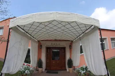 Fasada lub wejście do obiektu Napoleoński