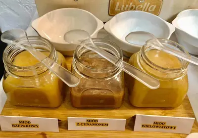 Jedzenie w pensjonacie lub w pobliżu