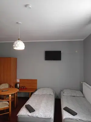 Łóżko lub łóżka w pokoju w obiekcie ZAJAZD Wałbrzych