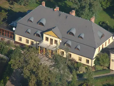 Budynek, w którym mieści się gospodarstwo agroturystyczne
