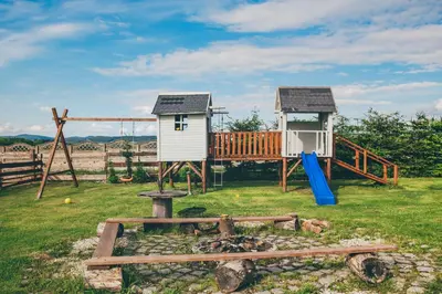 Plac zabaw dla dzieci w obiekcie Agroturystyka Nad Łąkami