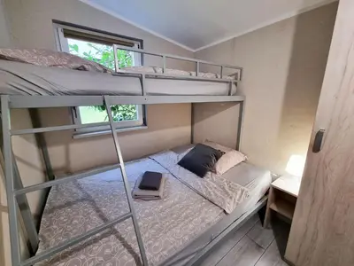 Łóżko lub łóżka w pokoju w obiekcie Domek pod świerkami